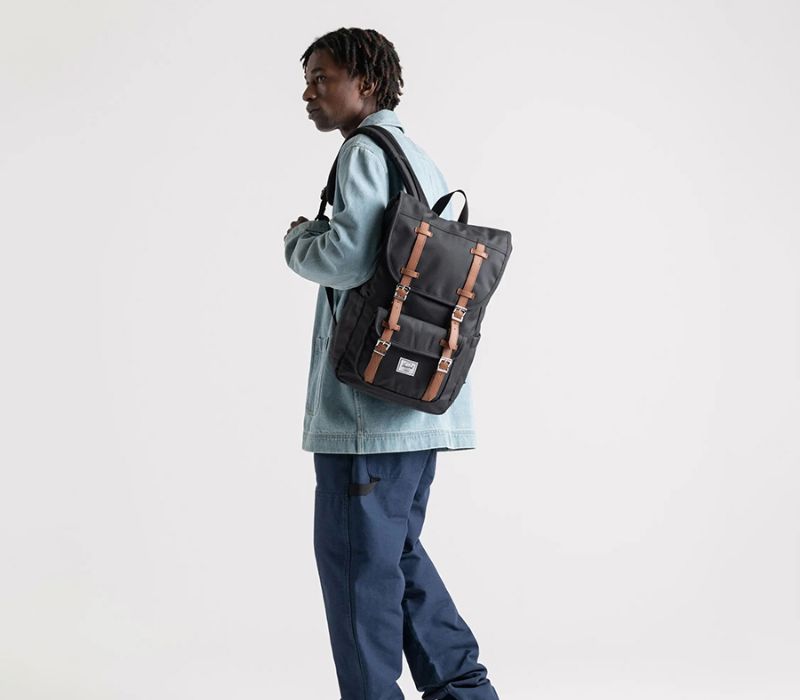 Review 10 balo dài, form đứng bán chạy nhất hiện nay