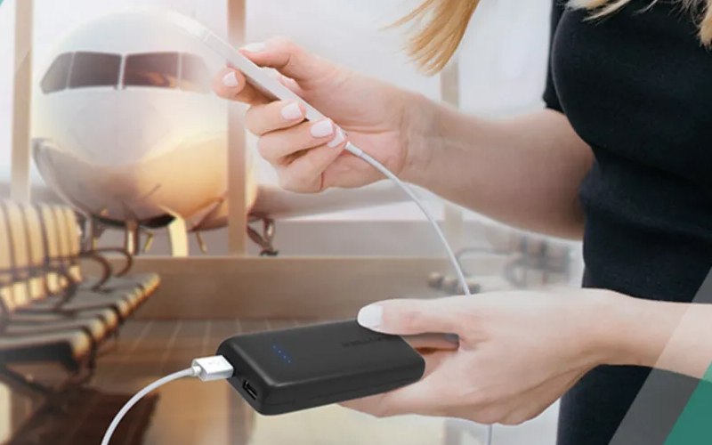 Sạc điện thoại có được ký gửi? Nên để đâu khi đi máy bay? 2