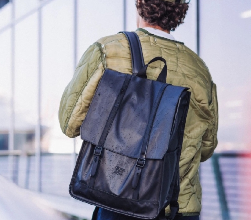 Trải nghiệm balo laptop chống thấm nước Herschel Survey Weather Resistant 2.0