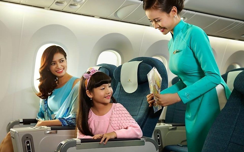 Trẻ em đi máy bay cần gì? Bí quyết hữu ích cho ba mẹ 5