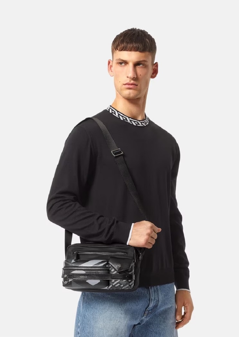 Mẫu túi đeo chéo Versace nam nào đang bán chạy và được ưa chuộng? 8