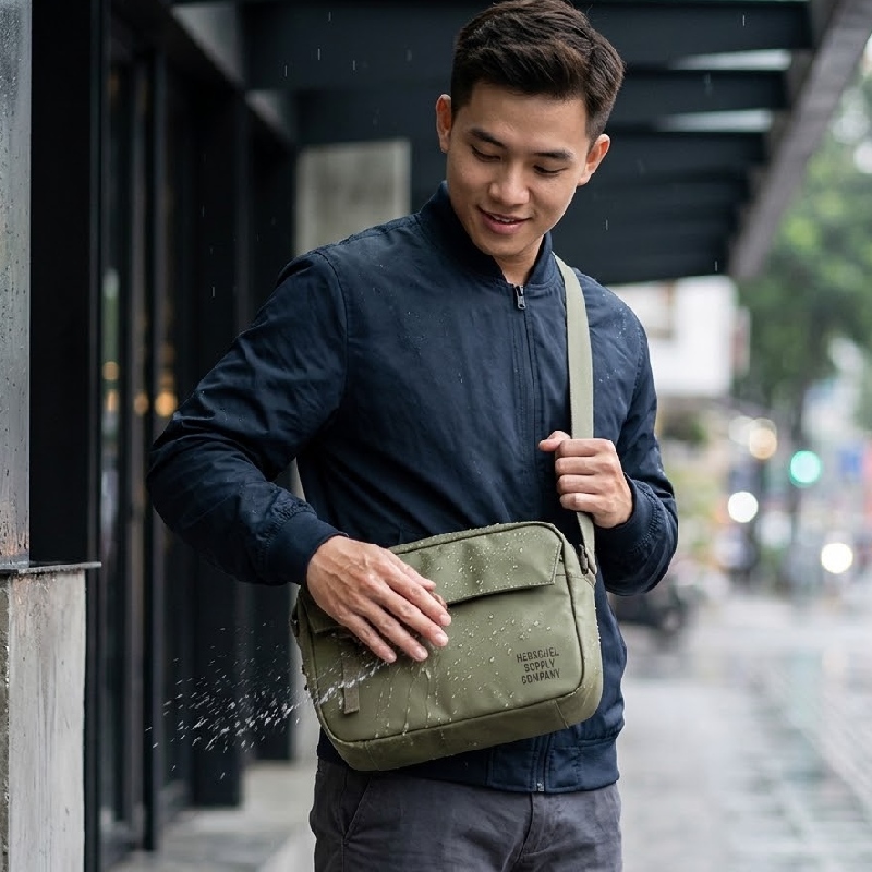 Túi đeo cho nam Herschel Alberni Crossbody: Review thật sau khi dùng hàng ngày 4