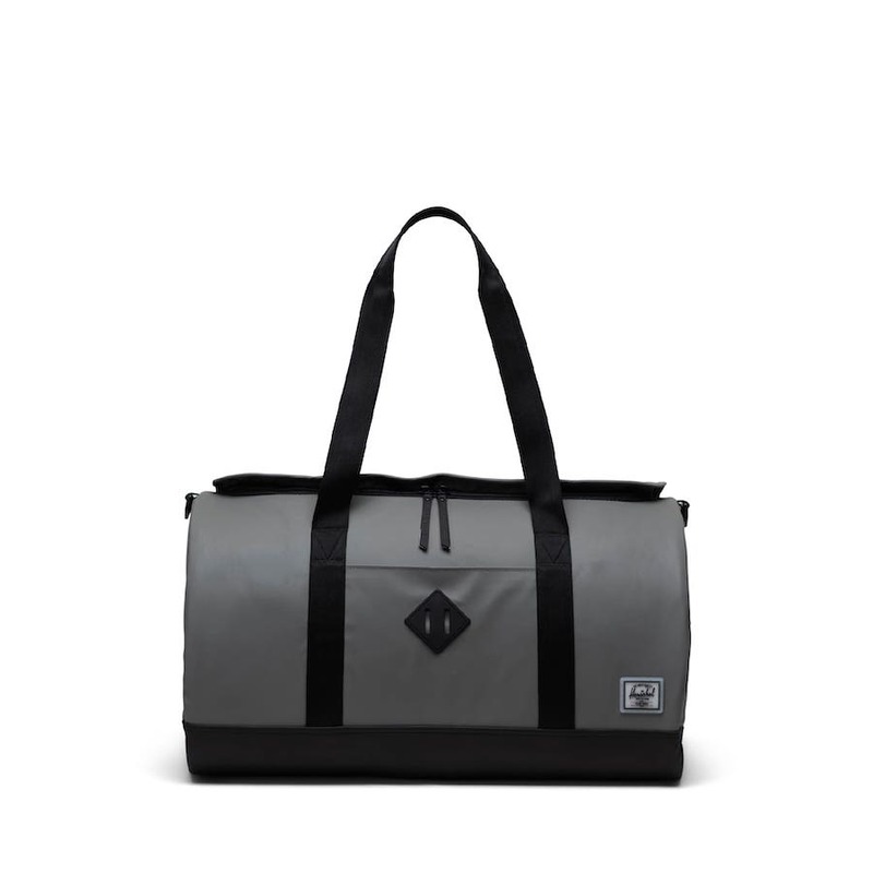 Top 8 túi du lịch tiện lợi hàng hiệu tại MIA.vn 4