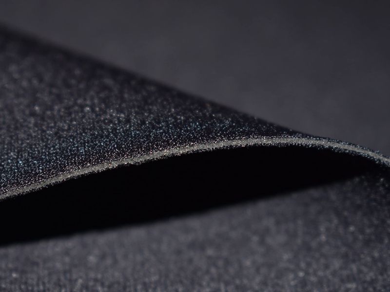 Vải neoprene là gì? Ưu nhược điểm và ứng dụng trong đời sống 2