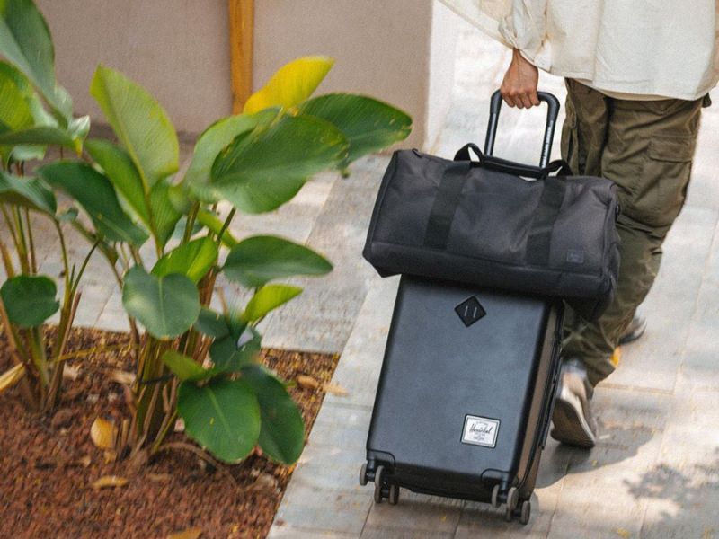 Top 9 mẫu vali cứng bền đẹp được ưa chuộng hiện nay 9