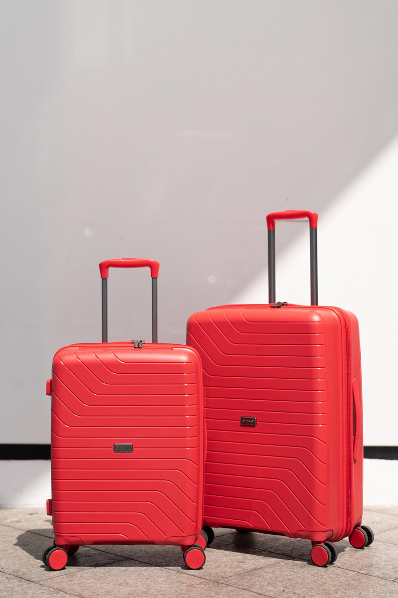 7 mẫu vali đỏ thanh lịch và nổi bật dành cho phái đẹp 5