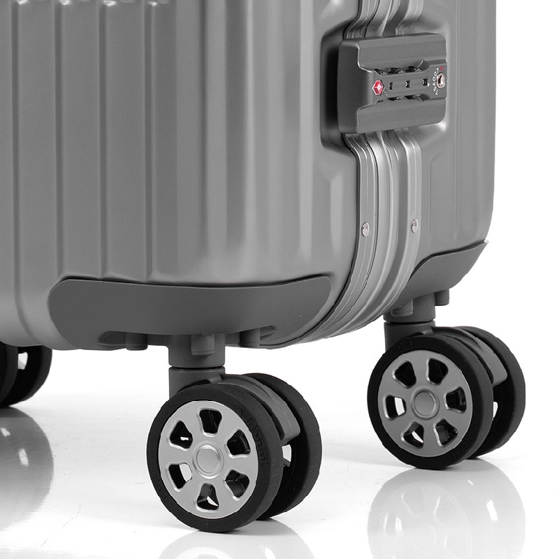 Vali kéo khóa sập là gì? Trải nghiệm thật với Pisani XR15 4