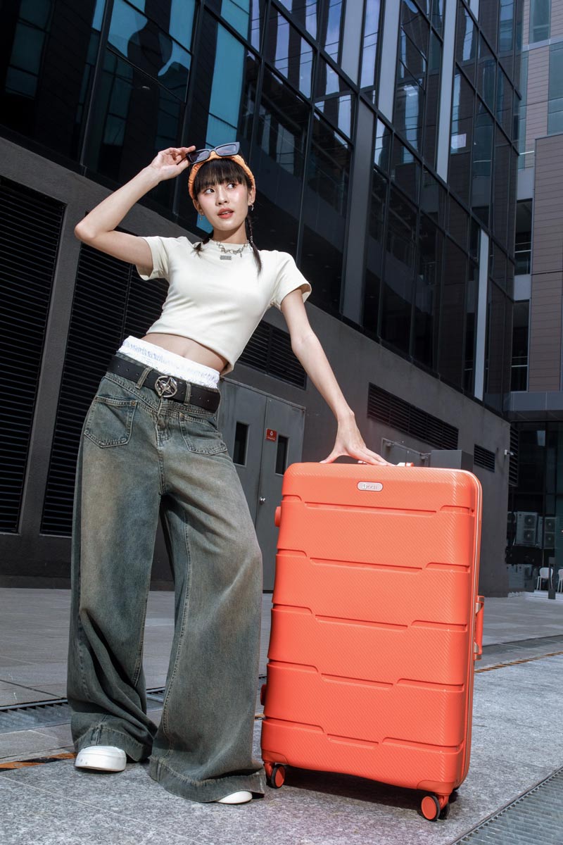 Top vali kéo màu cam rực rỡ cho mùa hè rực cháy 7