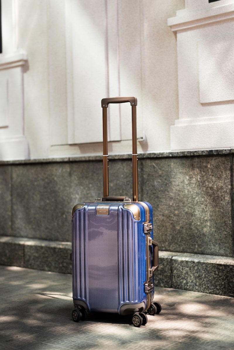 Top vali kéo size 20 xách tay tiện lợi chính hãng từ MIA.vn 7