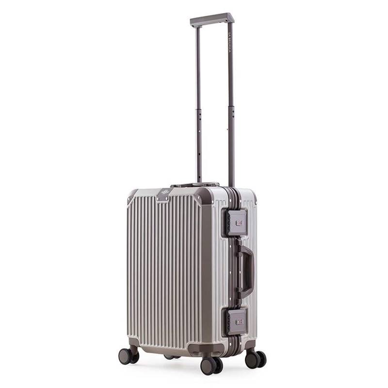 Gợi ý những mẫu vali màu bạc mang đậm nét thanh lịch, hiện đại 8