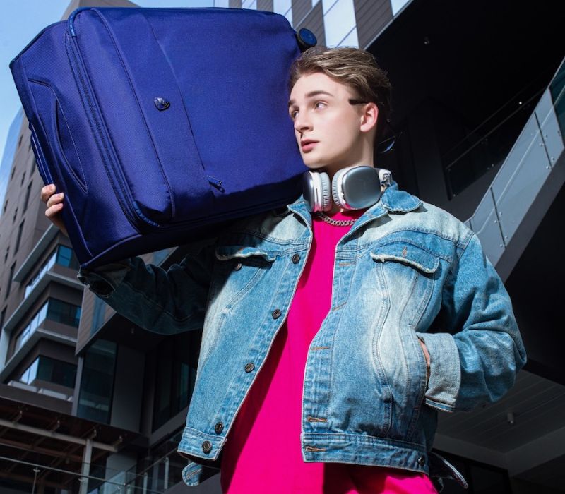 Vali vải size lớn cho chuyến đi dài ngày: Chọn đúng để đi xa nhẹ hơn