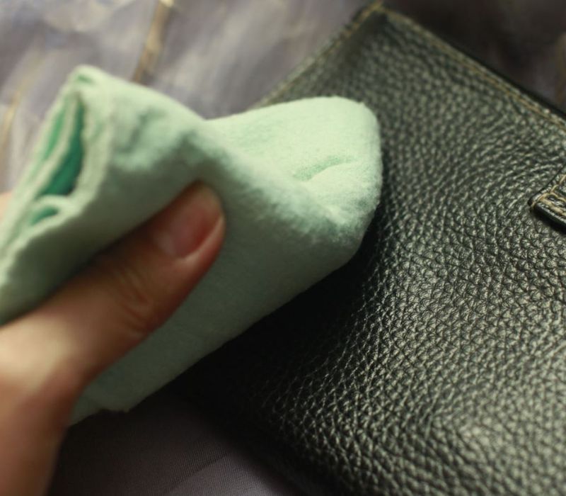 Tổng hợp 11+ cách vệ sinh túi da tại nhà hiệu quả trong 5 phút 3