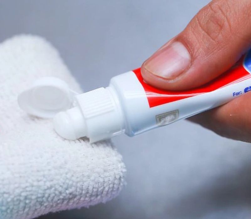 Tổng hợp 11+ cách vệ sinh túi da tại nhà hiệu quả trong 5 phút 4