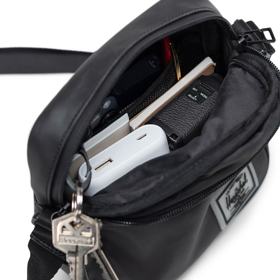 Túi đeo chéo Herschel Heritage TM Crossbody Weather Resistant XS Brass