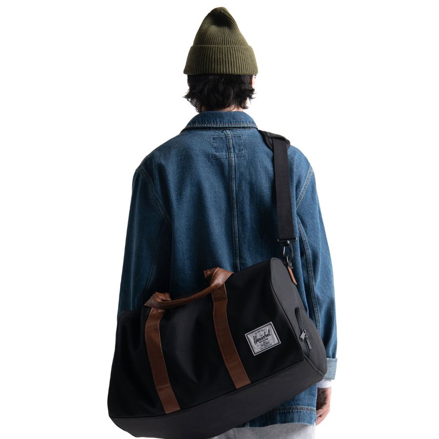 Vận chuyển túi xách tay Herschel Supply Co từ Canada về TP.HCM – Giải pháp an toàn và nhanh chóng